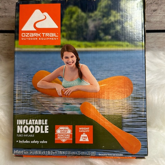 New Ozark Trail‎ Inflatable Noodle - Picture 1 of 3